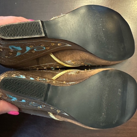 Bumper BP Embroidered Wedges. Brown/Teal. 3.5" heel. Size 8 - Picture 5 of 8
